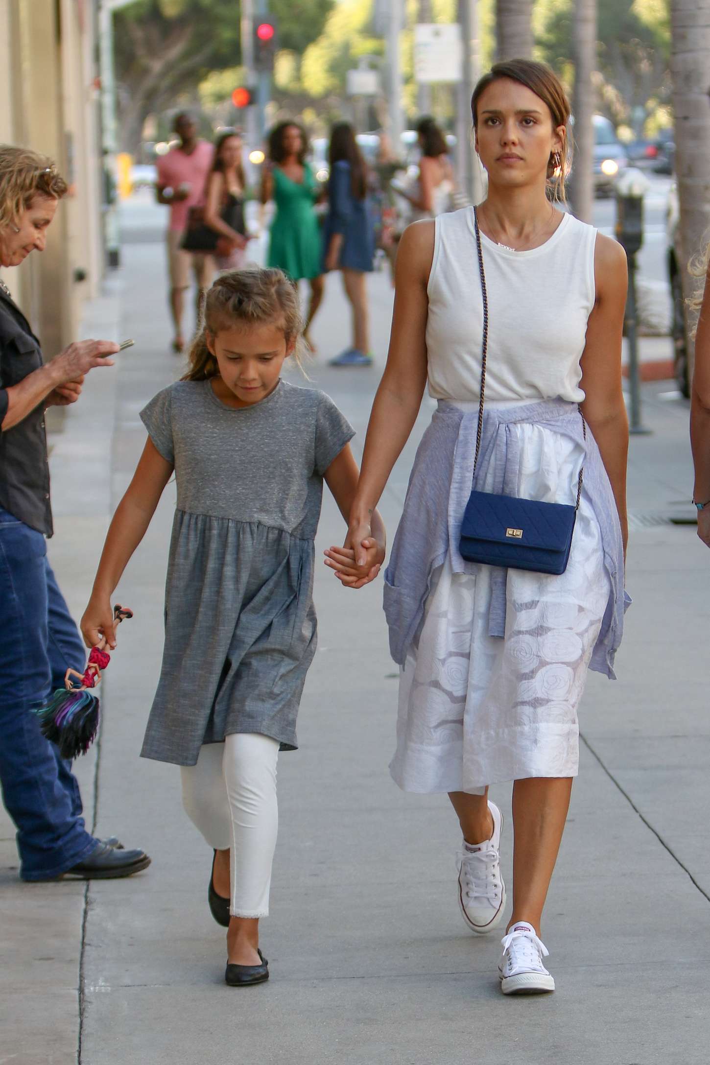 Jessica Alba Shopping With Her Daughter 02 Gotceleb