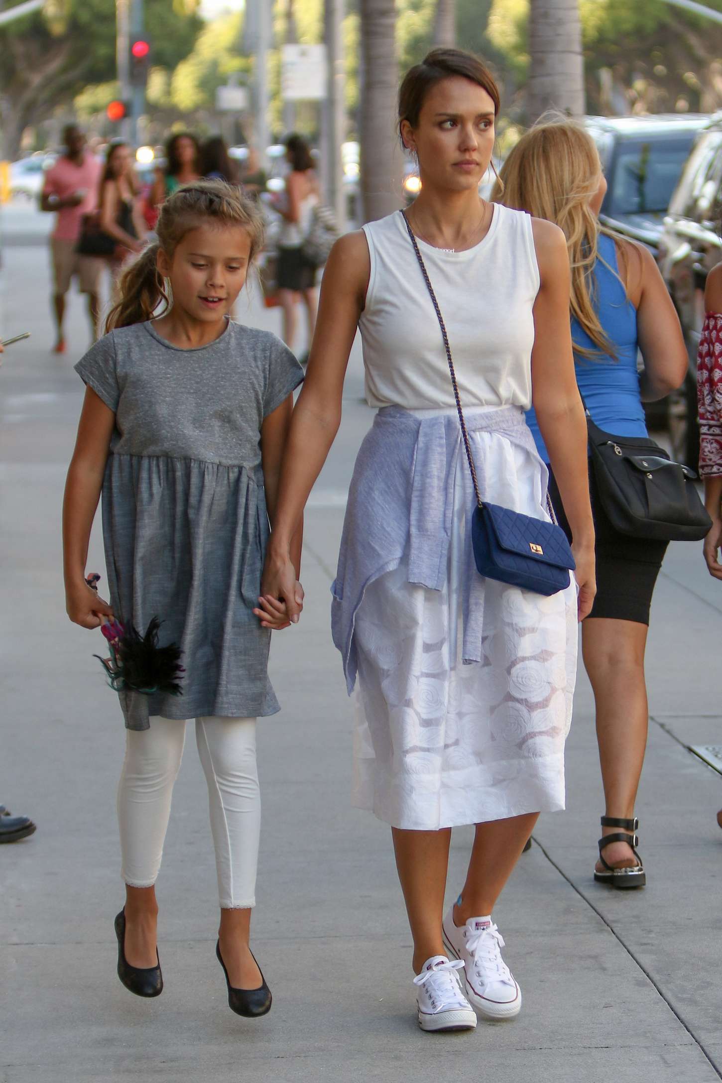 Jessica Alba Shopping With Her Daughter 05 Gotceleb