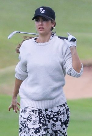 Jessica Alba - With Cash Warren playing golf in Hawaii