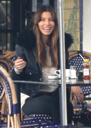 Jessica Biel enjoys a lunch out in Hollywood