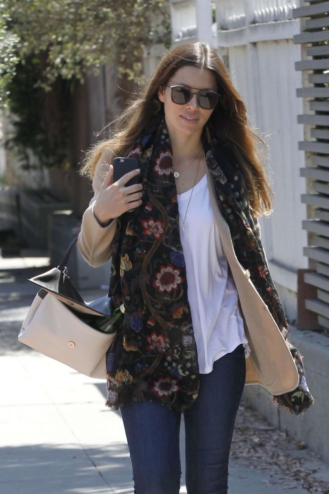 Jessica Biel in Jeans out in Venice