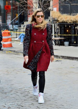 Jessica Biel - Leaves The Smile in NYC