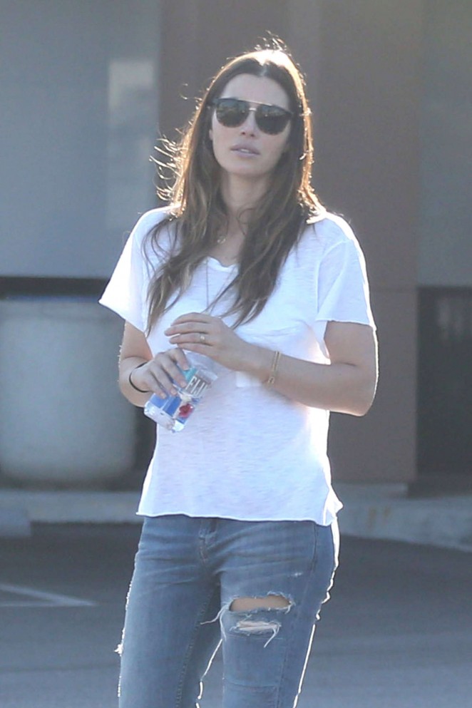 Jessica Biel in Ripped Jeans Out in Woodland Hills