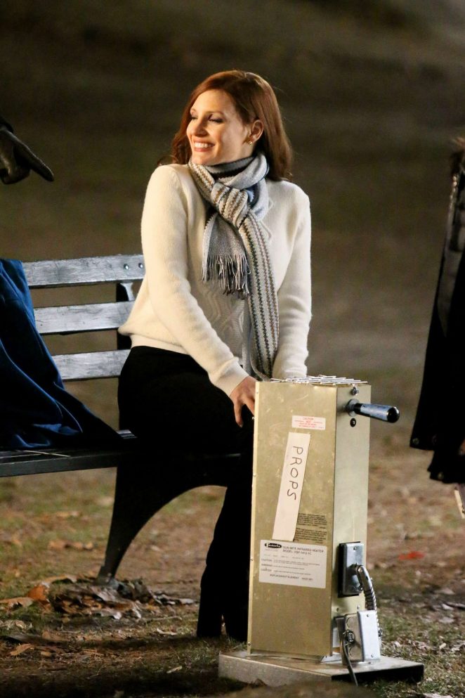 Jessica Chastain - Filming 'Molly's Game' in Central Park