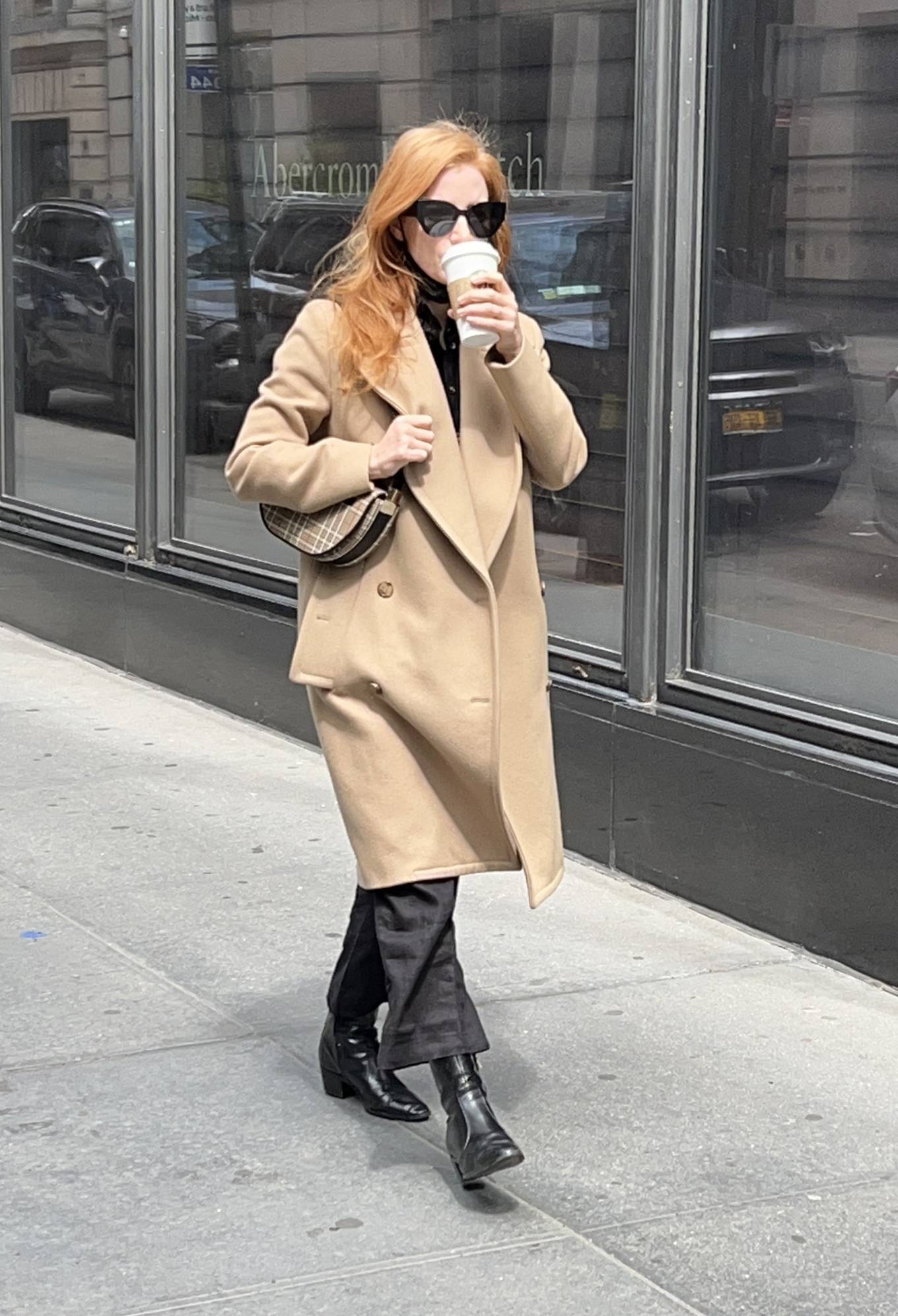 Jessica Chastain 2022 : Jessica Chastain – Shopping candids in New York-12