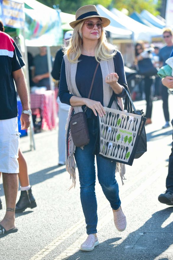 Jessica Collins - Seen at Farmer's Market in Los Angeles