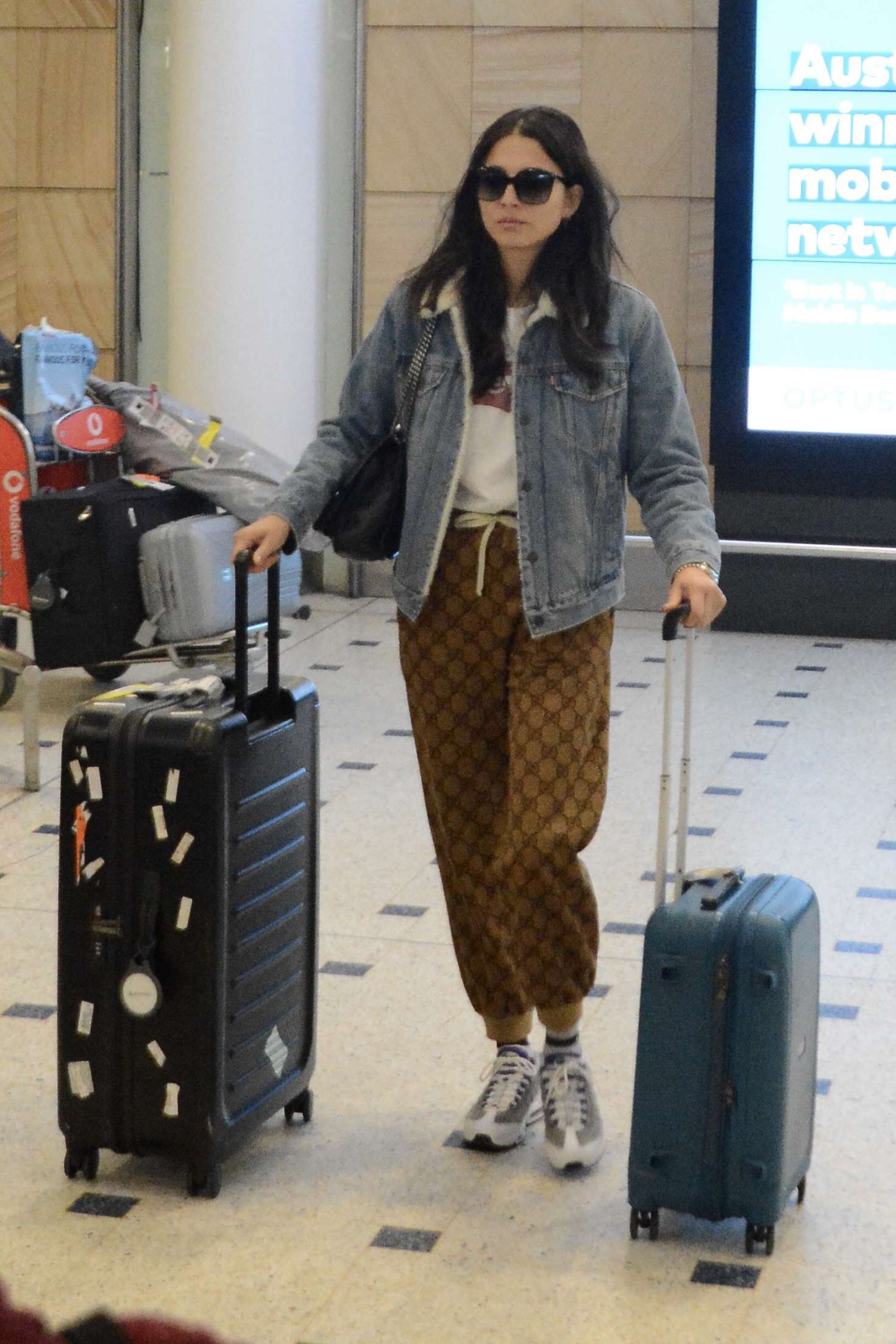 Jessica Gomes 2018 : Jessica Gomes: Arrives at airport in Sydney -09