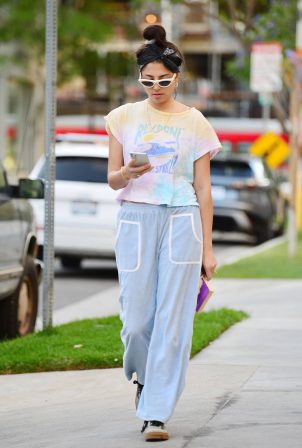 Jessica Gomes - Keeps it comfy casual during an evening walk in LA