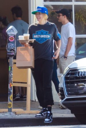 Jessica Hart - Photographed going out for a coffee in the morning in Los Feliz
