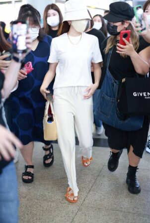 Jessica Jung - Seen at Changsha Huanghua International Airport