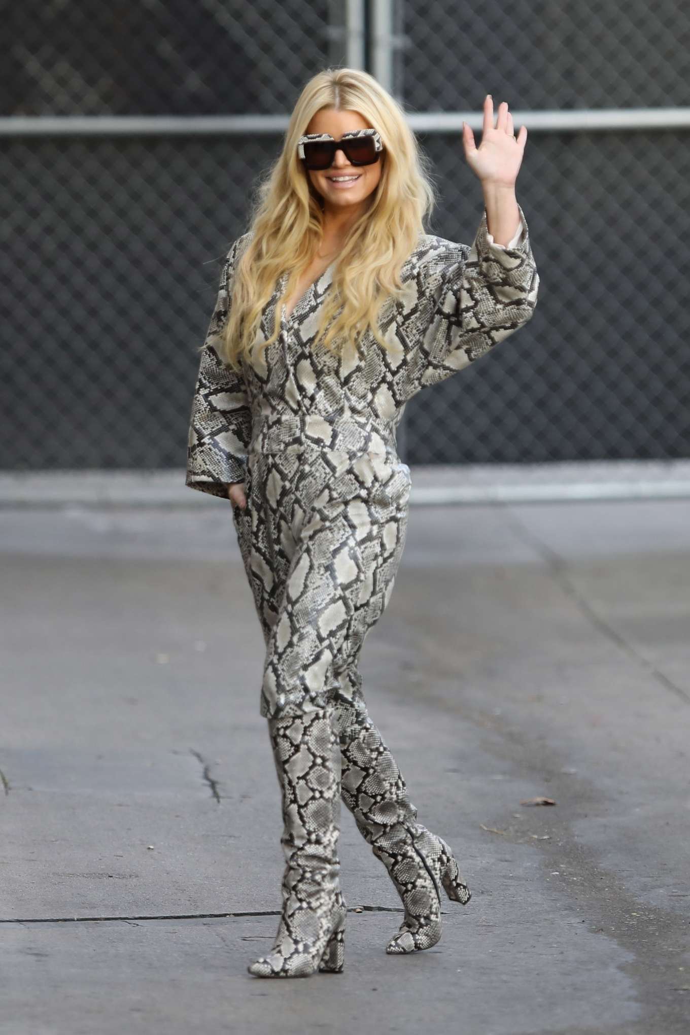 Jessica Simpson - Arrives at Jimmy Kimmel Live in Los Angeles