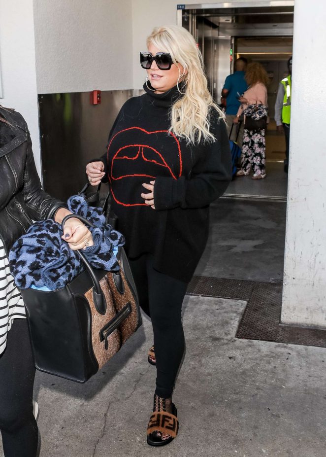 Jessica Simpson - Arrives at LAX Airport in LA