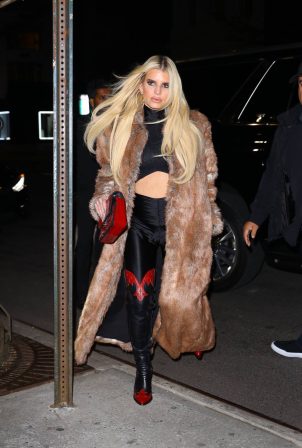 Jessica Simpson - Checked into her hotel in New York