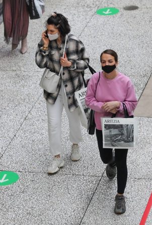 Jessie J - Shopping candids in Los Angeles