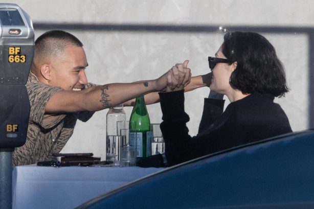 Jessie J - With a new guy on lunch date at Crossroads in Los Angeles
