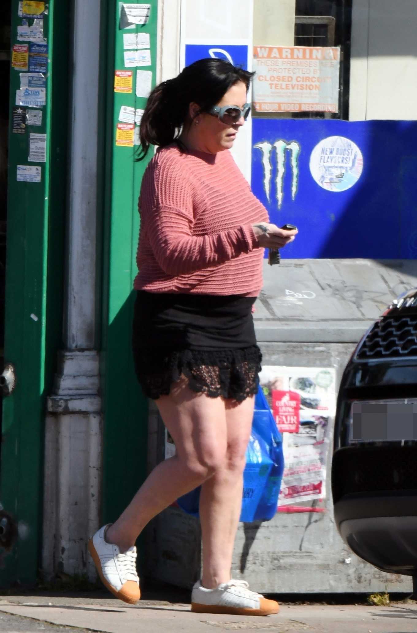 Jessie Wallace â€“ Seen Shopping At Her Local Shop In London