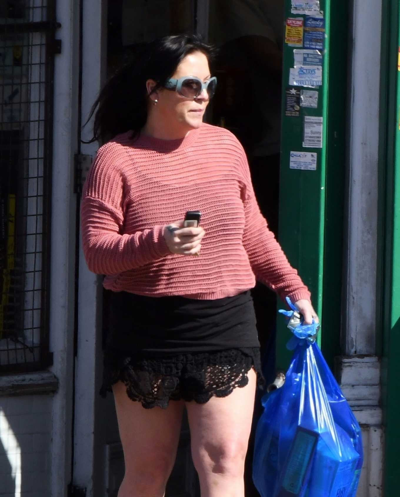 Jessie Wallace â€“ Seen shopping at her local shop in London
