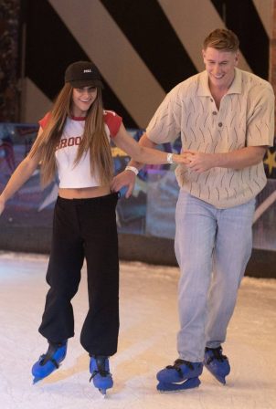 Jessie Wynter - Seen at Queens bowling and skate ice rink