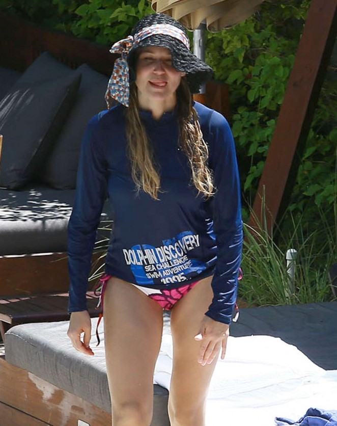 Jewel Kilcher in bikini bottoms at a pool in Miami