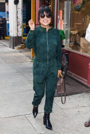 Jiaoying Summers - Arrives to her comedy show in Philadelphia