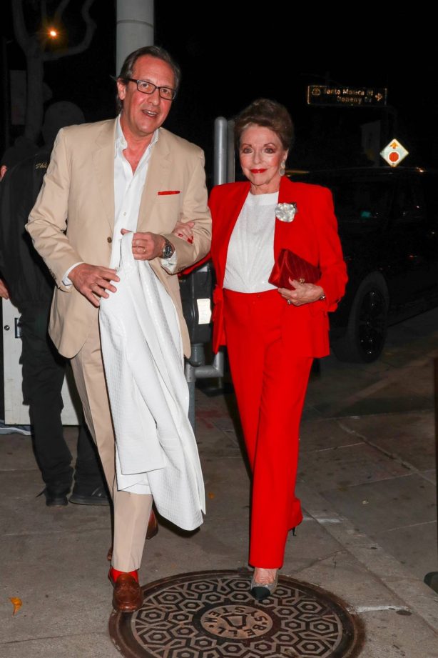 Joan Collins - Arrives at Craig's for dinner in West Hollywood