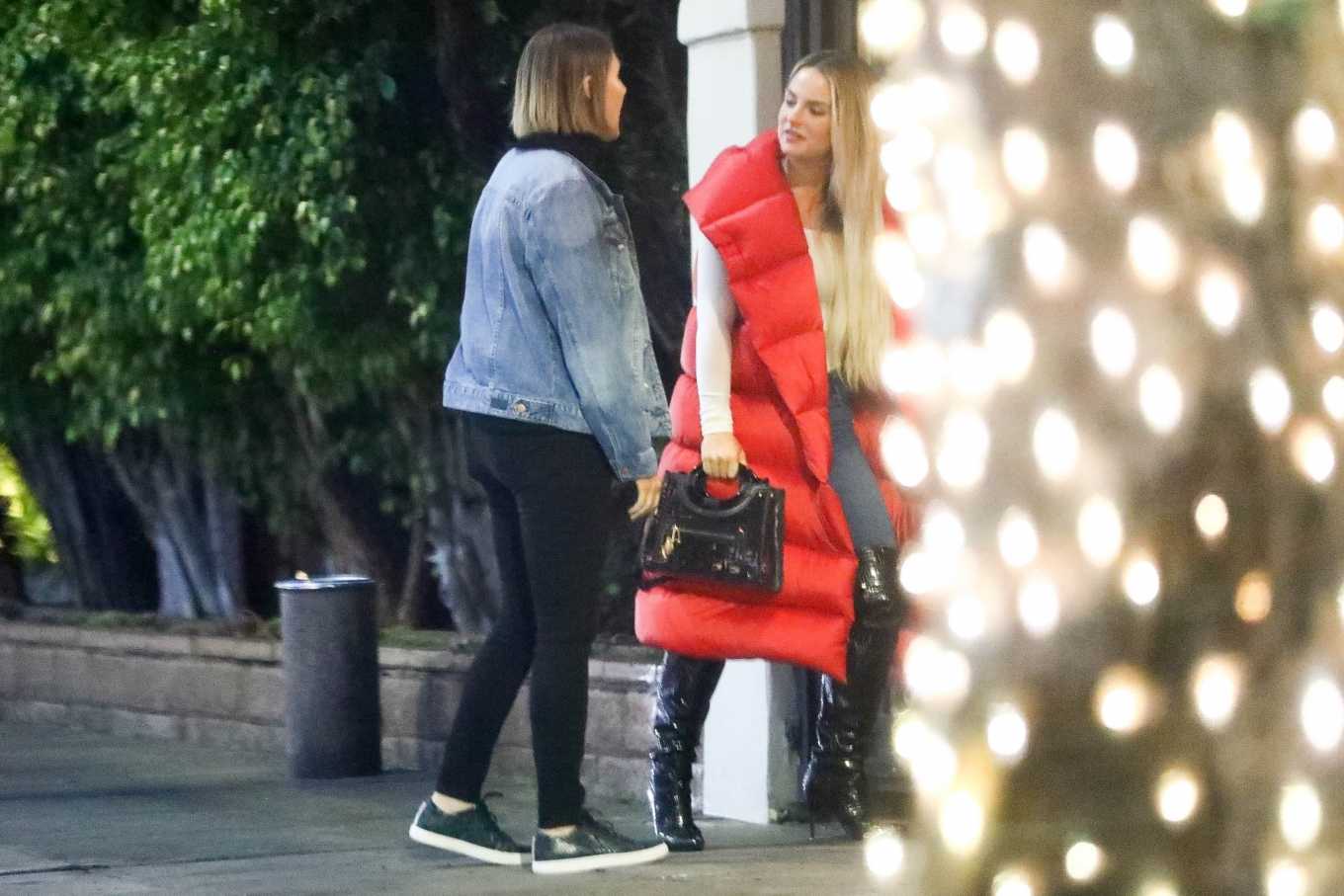 Joanna JoJo Levesque â€“ Out for dinner with friends in Beverly Hills