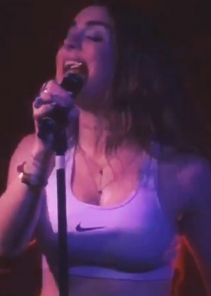 Joanna Jojo Levesque - Performing in Washington