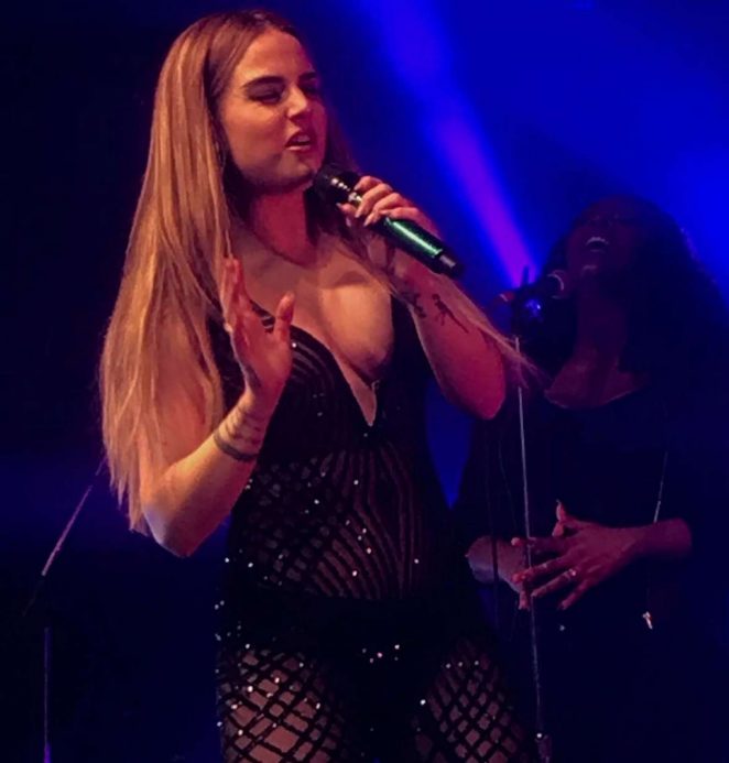 Joanna Jojo Levesque Performs at Mad Love Tour