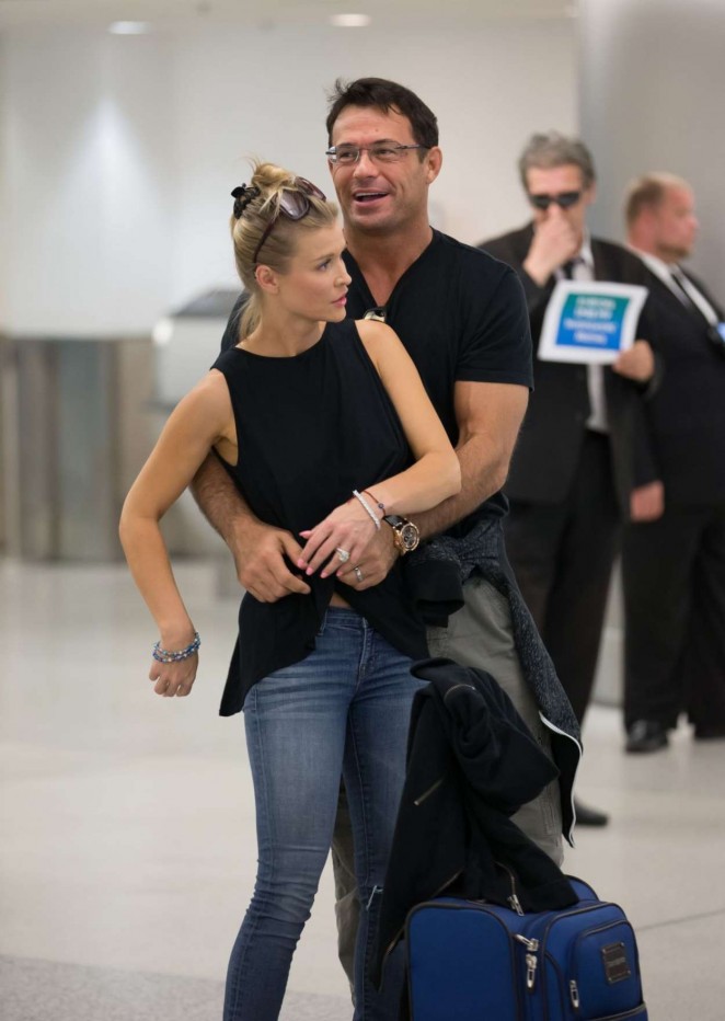 Joanna Krupa - Arrives at Miami Airport