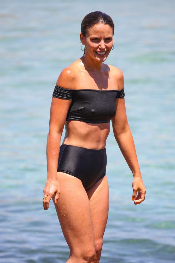 Jodi Gordon in Black Bikini at Bondi Beach