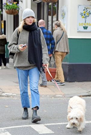 Jodie Comer - Seen on a dog walk in London's Primrose Hill