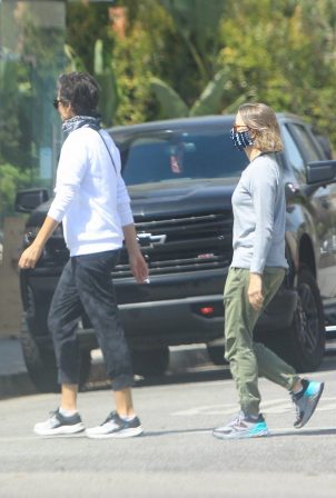 Jodie Foster and Alexandra Hedison - Out for a stroll in Los Angeles