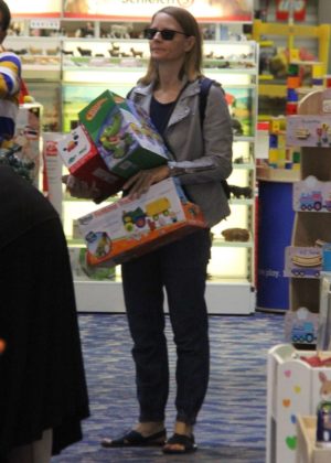 Jodie Foster - Christmas shopping for her children at Tom's Toys in Beverly Hills