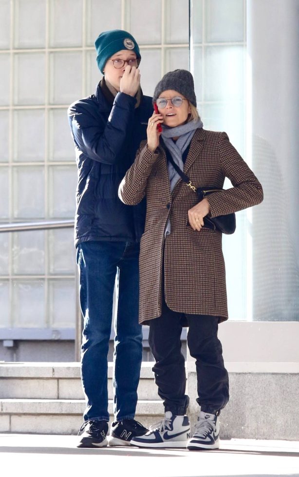 Jodie Foster - Seen with her son Kit in Manhattan’s West Village neighborhood
