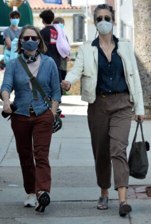 Jodie Foster - With Alexandra Hedison - Out for a lunch at Gjelina in Venice