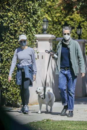 Jodie Foster - With Alexandra Hedison walk with their dog Ziggy in Santa Monica