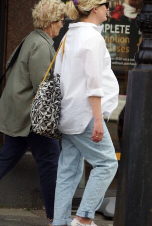 Jodie Whittaker - Shows off her baby bump while shopping in North London