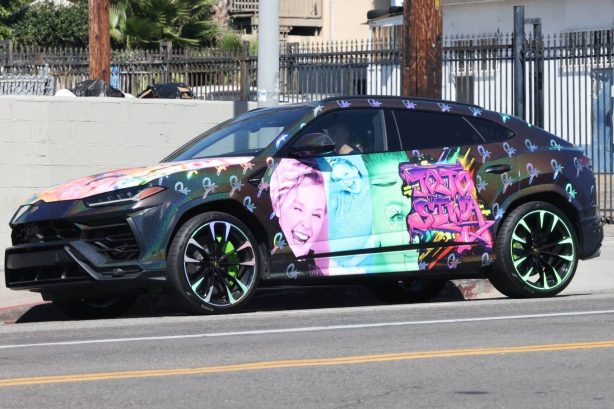 JoJo Siwa - Spotted in her custom Lamborghini Urus in Los Feliz