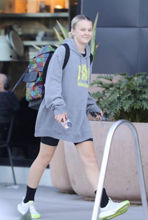 JoJo Siwa - Wears oversized hoodie in Los Angeles