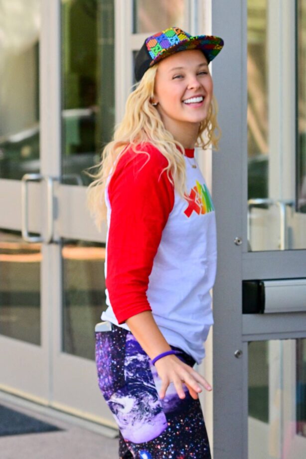 JoJo Siwa - With her new hair extensions at a Studio in Pasadena