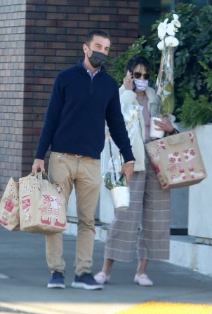 Jordana Brewster - Seen with orchids for New Year's Eve in Los Angeles