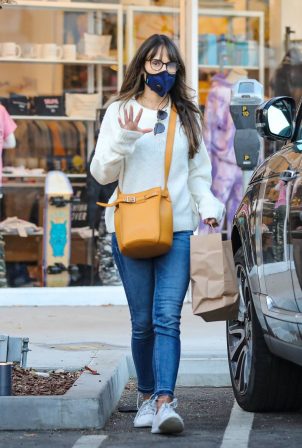 Jordana Brewster - Shopping candids in Pacific Palisades