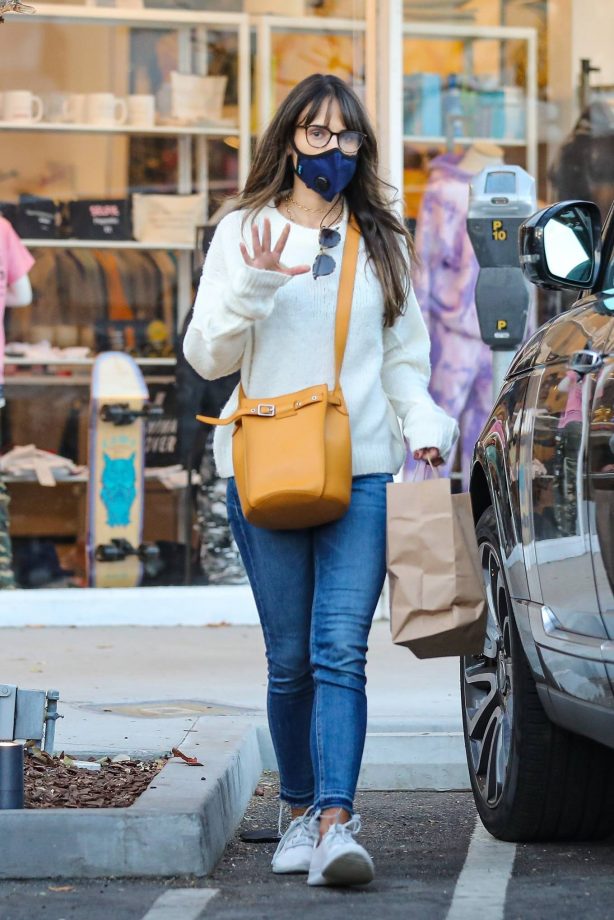 Jordana Brewster - Shopping candids in Pacific Palisades