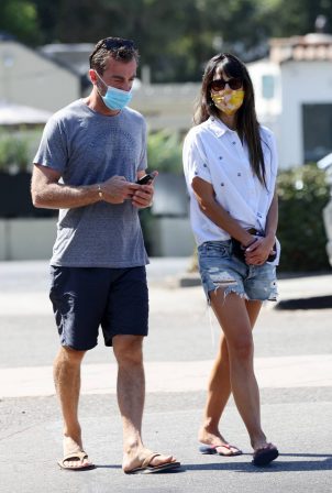 Jordana Brewster - Shopping candids with her boyfriend in Santa Monica