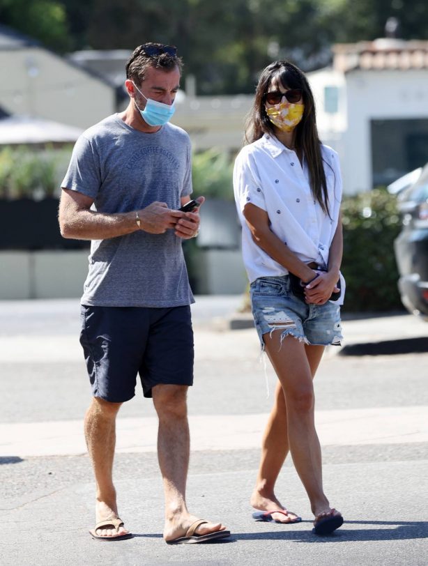 Jordana Brewster - Shopping candids with her boyfriend in Santa Monica