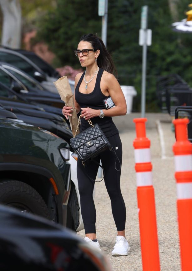 Jordana Brewster - Shows her wedding ring while shopping in Montecito