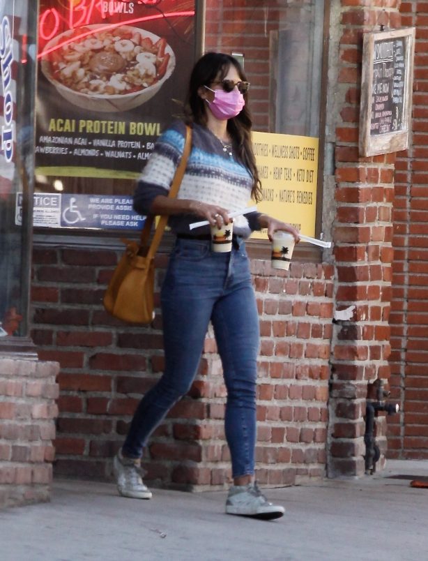 Jordana Brewster - Spotted while she grabs a juice at Juice Crafters in Pacific Palisades