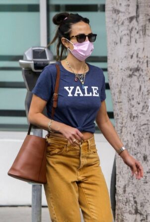 Jordana Brewster - Wears a Yale T-shirt while out shopping in Brentwood