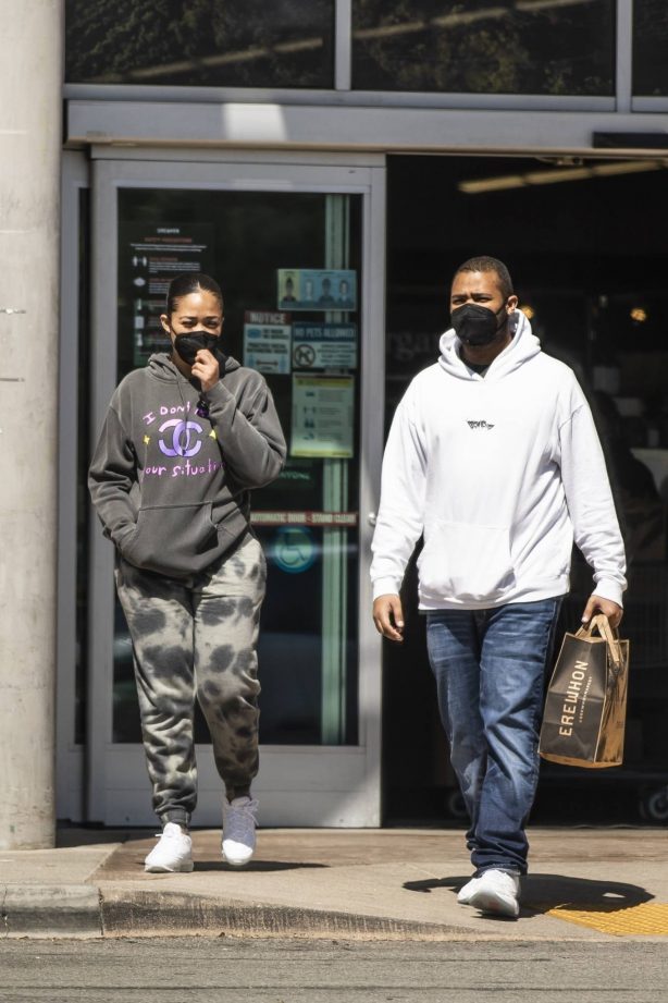 Jordyn Woods - Out for a lunch with her brother in Los Angeles