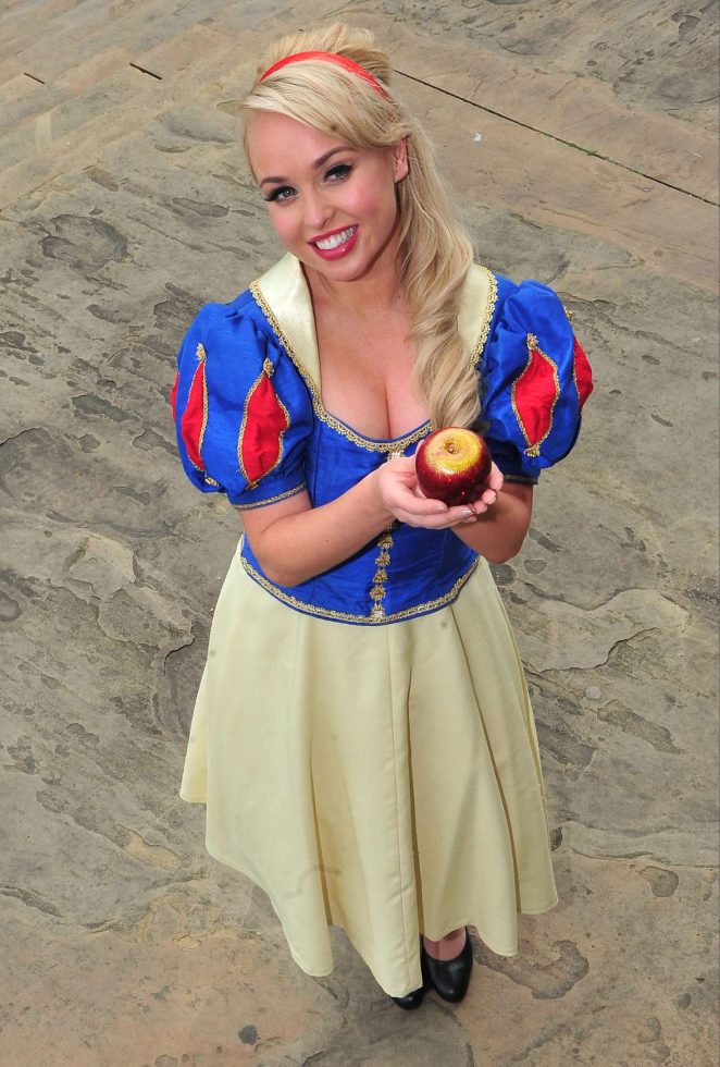 Jorgie Porter - Photocall to Promote Panto in Cheshire